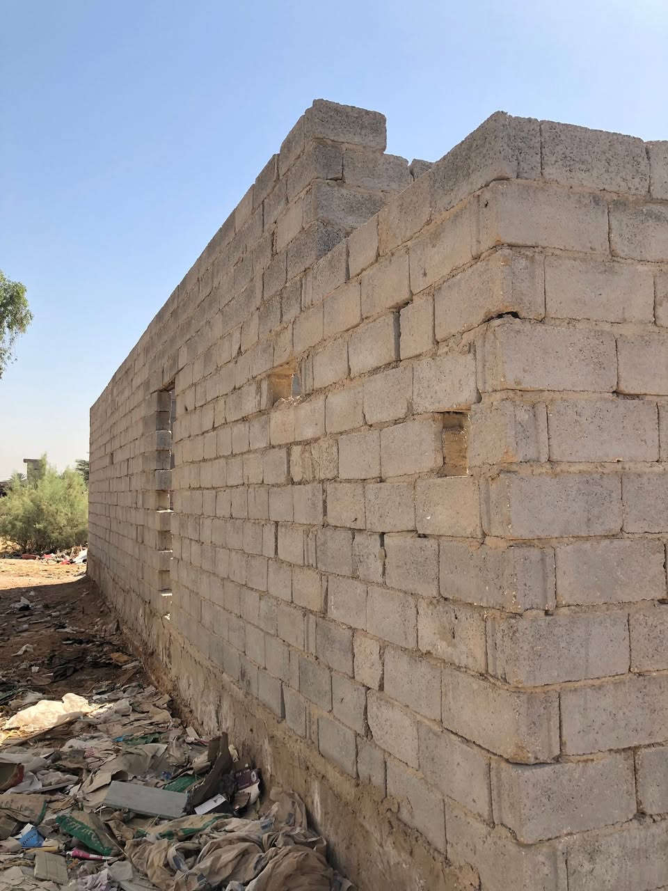 سلام عليكم هيكل للبيع
عله وضعه يحتوي عله حمامات خارجيه وحمامات داخليه وستقبال وصاله وغرفه نوم ومطبخ الرباط كونكريت مساحه البيت 100 متر  العنوان كربلاء فريحه الشارع البين جامعه كربلاء والبانزين خانه مسافه  عن الشارع العام 500 متر  طابو زراعي سند  35  السعر 10 ملاين قابل للتفاوض الاستفسار مراسله الصفحه  او اتصال ***********
