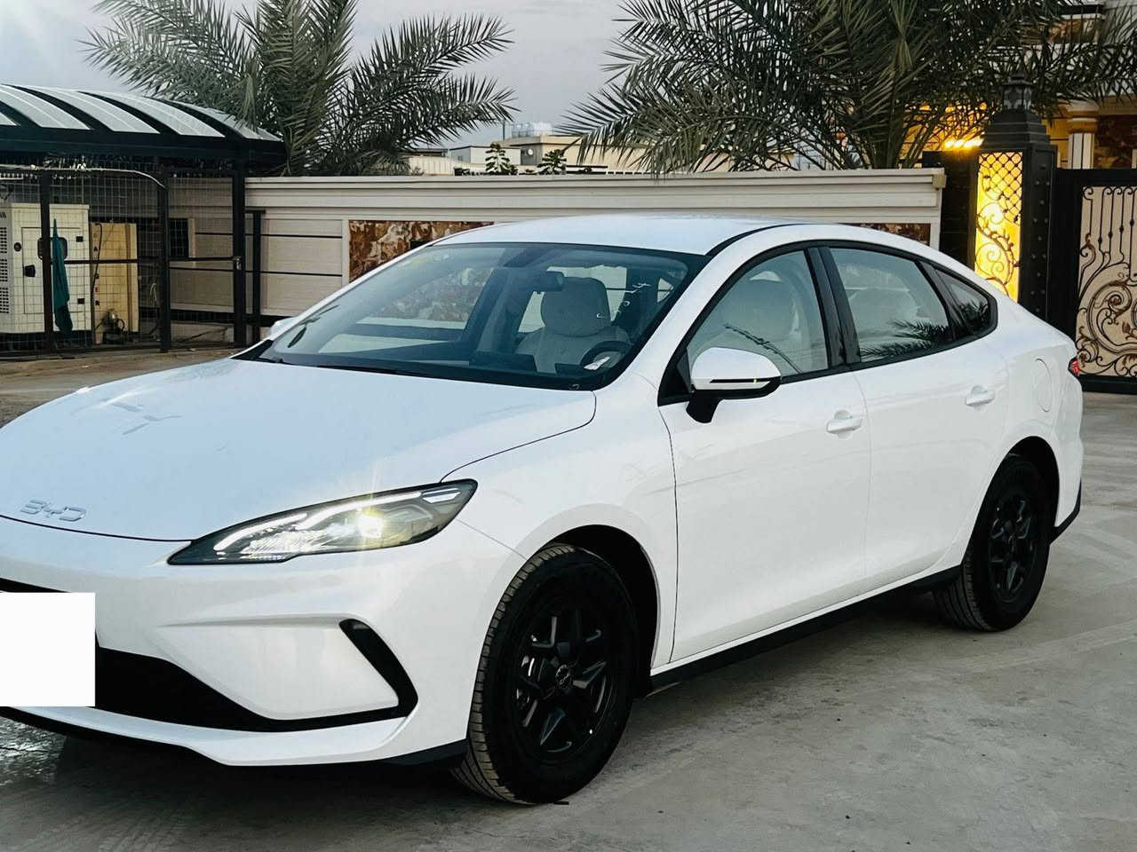 بلكن هايبرد  ثلاث انظمه هايبرد + بانزين  شحن ذاتي + شحن خارجي تشميك 2100 كيلو سعه خزان الوقود 65 لتر
عداد  كليومتر /زيرو  
💥محرك يعمل لشحن البطاريه فقط  1500 هجين ثلاث انظمه شحن ذاتي + هايبرد + شحن خارجي 

💥داخل جلد ابيض لونين  بطاين بوب جلد ابيض واسود 

💥دركة دي جلد وحياكه 

💥بكلايت لد خليه دخاني لون 

💥بصمه +كارت 

💥هاندر بريك بصمه اوتو هولد 

💥كيجات شاشه 

💥شاشه كبيره تبريد شاشه 

💥لايت ليد لايت اوتو  + لد صباحي 

💥اشاير مري

💥تبريد قطعتين 

💥ويل كب اسود بلادي حجم 16 

💥ايرباك عدد 10
***********
مكاني بغداد جسر ديالى الجديد
