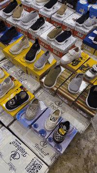 السلام عليكم ورحمة الله وبركاته 🌸
كما وعدناكم من أحذية الماسة 👟
اليوم عرضنا الأطفاليّات والبيبيّات 🧒👶

📏 المقاسات المتوفرة:
من 15 إلى 19 ومن 21 إلى 25

📦 الكميات متوفرة بكثرة، والعروض مستمرة 🔥
وإذا عجبك شي، اكتب لي على الواتساب وراح أرسل لك الرابط مباشرة 💬

🚚 التوصيل متوفر لجميع المحافظات

📞 ***********
