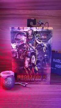 Ultimate Elder Predator • Neca • مفصلي ب3 رؤوس