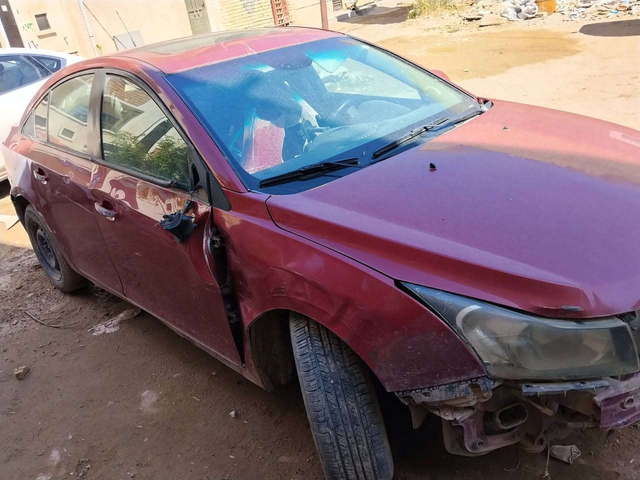 سلام عليكم بيع على الحادث السيارة كروز ٢٠١٠ خليجي محرك ١٦٠٠المرغوب السعر ٤٨$مستعجل على البيع متواجد على الواتساب ***********
