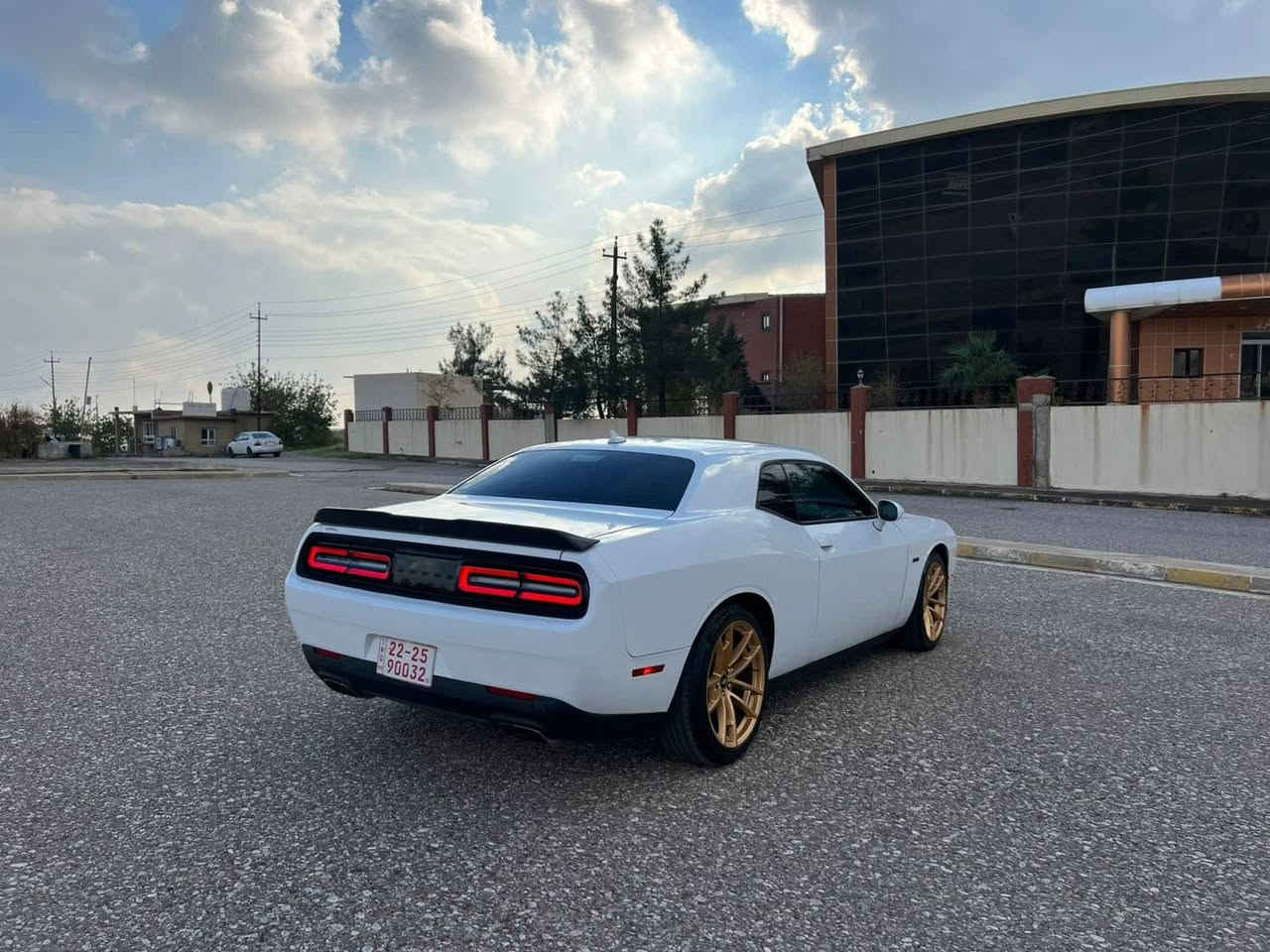 للبيع 
Challenger 2023 Rt v8 5.7 
رقم شاصي موجود ب منشور 
شاشة كبير 
شفتات ستيرن 
كشنات كهربائي 
كاميرا 
حادث كلش بسيط 
جاملغ خلفي و بونت صبغ بدون شاصي 
ماشية ١٨ ميل 
رقم كاتي تترقم فقط شمالي دهوك 
مكاني عقرة / ئاكري 
سعر ١٨٥ بيها مجال بسيط ل مشتري 
*********** واتس اب
