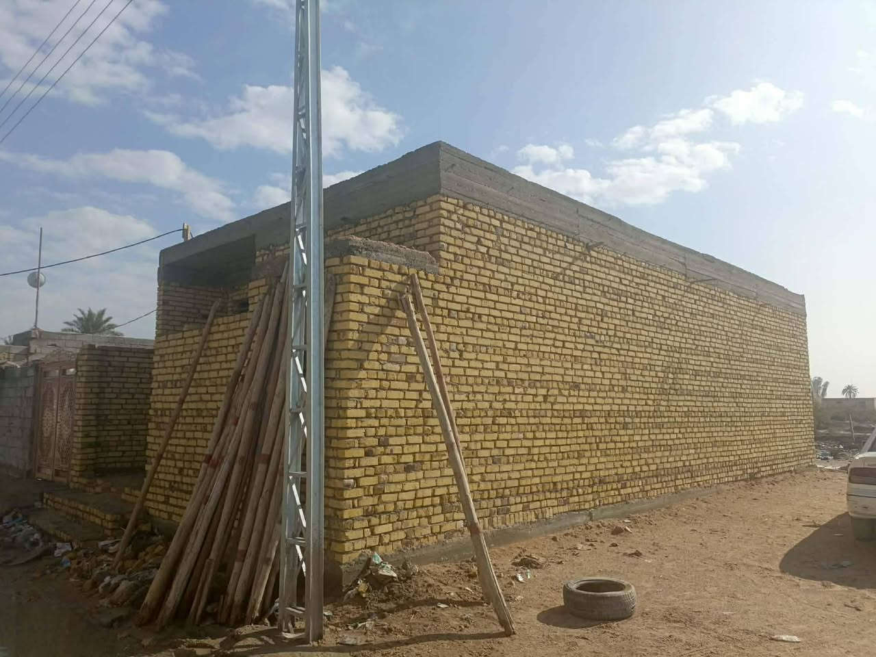 🌟
"هيكل للبيع في علوة الفحل، مساحة 100 متر، طابو زراعي سند 25، قرار محكمة الكوفة. الموقع مميز ومقابل حسينية الرسول الأعظم، صوب مضمد فائق. شارع 10 متر، أساس صب بناء، سقف صب طابوك السماوة. يحتوي على غرفة، مطبخ، صالة، استقبال، وتخاريج داخلية وخارجية للاستفسار: ***********".
