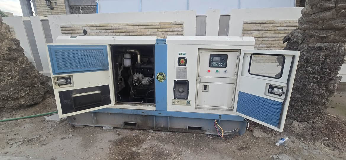 مولد 80kv كاتم للبيع شركة انوار الطاقة استخدام قليل وبعده جديد صرف قليل جداً وبعدة بلضمان مال شركة بي خاصية اطفاء من تجي الوطنية وتشغيل من تطفى كاملة مكملة بدون نواقص وياهة تانكي 1000لتر السعر المطلوب 8ملاين و900الف عنوان المولد الفلوجة للتواصل ***********
