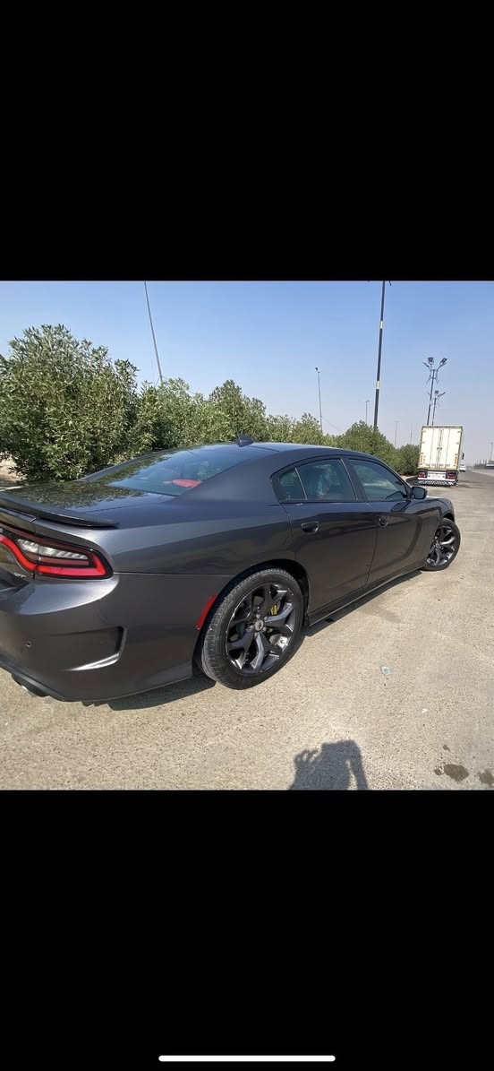 السلام عليكم 

_للبيع چارجر 2019 GT
_ امريكـي مكينة 3600 
رقم بغداد الدولي بأسمي شرط التحويل 
مواصفات فول عدا الفتحة
شاشة كبيرة 
كشنات جلد هيتر 
ستيرن هيتر 
تحكمات ستيرن 
شفتات ستيرن تنمير 
كشنات خزن ميموري كهرباء
تبريد قطعتين ثلجج
لايت زنون  
ويل 19 
فچوج بريمبو الماني 
السيارة ماشية 55 الف ميل
ولا گلوب بالدشبول
گير مكينة تبريد كفالة  
⭕️⭕️ 
بچم كبس برغي ممفتوح بي 
حادثها قبق جنطة وجاملغ خلفي بدون ايرباك وبدون دواخل 
وبيها بارد بسيط بالباب الخلفي 
السعر: 225 وبيها مجال.. 
مكاني بغداد الدورة 
هـ ***********
