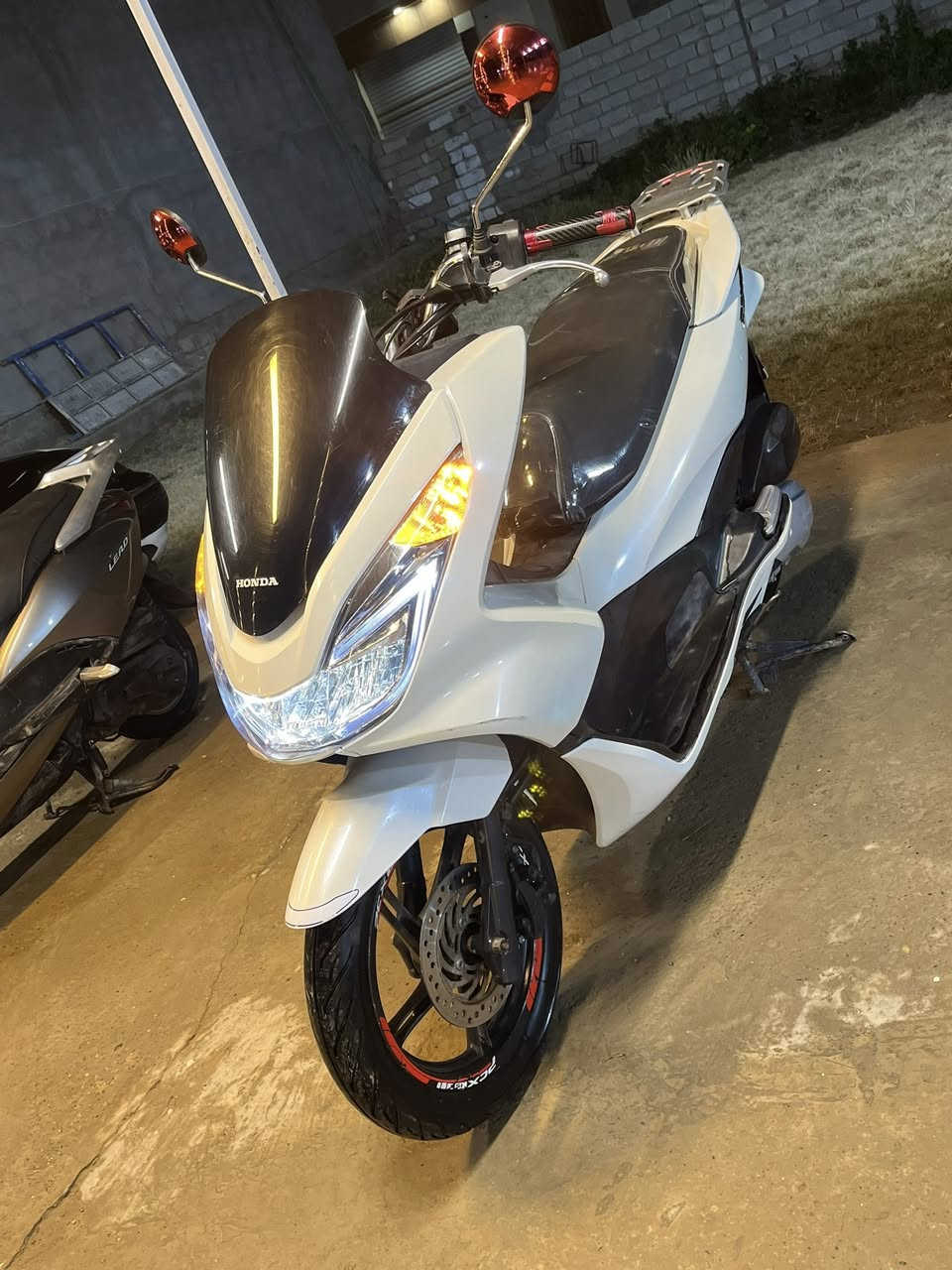 السلام عليكم ماطور بيسي اكس 150نضافة100/100حساس زدحام ستاند حساس اشاير الماطور جديد المكان سامراء الرقم (***********)،،،،،،
