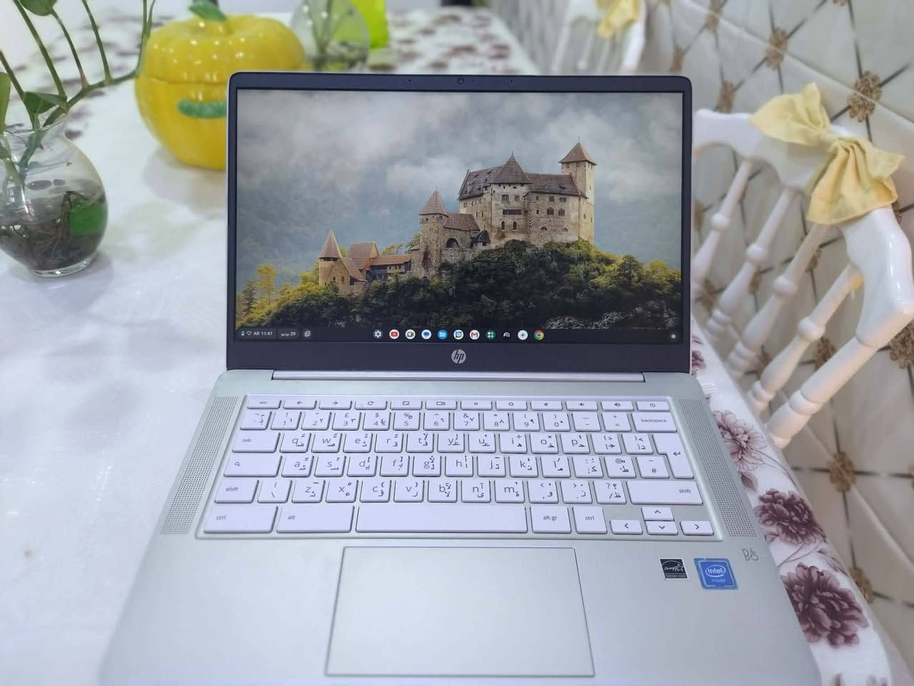 للبيع: لابتوب HP Chromebook 14 بحالة ممتازة وخفيف جداً للدراسة والعمل اليومي 💻
الموديل: HP Chromebook 14a

​النظام: ChromeOS (سريع جداً، آمن، ويدعم تشغيل تطبيقات الأندرويد ومتجر Google Play)

​الشاشة: 14 بوصة بدقة عالية جداً Full HD (IPS) مضادة للانعكاس وألوان مريحة للعين.

​المعالج: Intel Celeron N4020 (اقتصادي وممتاز للتصفح ومتابعة المحاضرات).

​الذاكرة (RAM): 4 جيجابايت LPDDR4.

​التخزين: 64 جيجابايت من نوع eMMC السريع.

​الصوت: سماعات ستيريو ممتازة جداً ونقية بنظام B&O (Bang & Olufsen) العالمي.

​الكاميرا: كاميرا HP HD مدمجة مع مايكروفون مزدوج لعزل الضوضاء (ممتازة للاتصالات والفيديو).

​المنافذ: يحتوي على منفذين USB Type-C الحديثة (تدعم الشحن السريع ونقل البيانات وعرض الشاشة) + منفذ USB عادي + منفذ سماعات + منفذ كارت ذاكرة MicroSD.

​الاتصال: يدعم الواي فاي اللاسلكي والبلوتوث 5.

​الوزن: خفيف جداً وعملي للتنقل (حوالي 1.46 كغم فقط).

​ الجهاز مثالي جداً للطلاب، تصفح الإنترنت، مشاهدة المحتوى، وإدارة الأعمال المكتبية والسحابية بسلاسة تامة وبطارية تدوم طويلاً قوتها 89%. السعر 120 الف.  المكان كركوك


**إذا كنت صاحب هذا الإعلان وتريد حذفه لأي سبب، رجاءا أرسل رسالة إلى الدعم الفني**