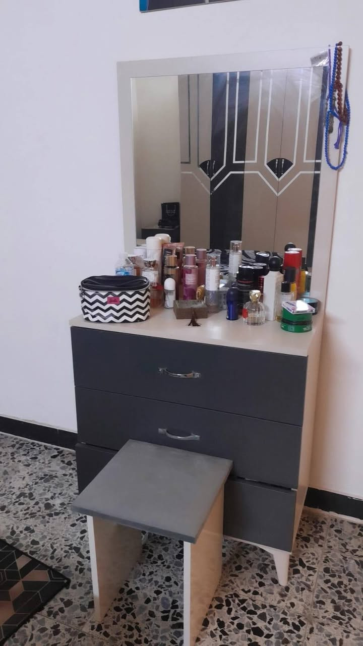 السلام عليكم
غرفة تركية 7 قطع 
فول نظافة جديدة بعدها 
استخدام كلش خفيف
تواجد بغداد زيونة 
550 وبيها مجال
***********
