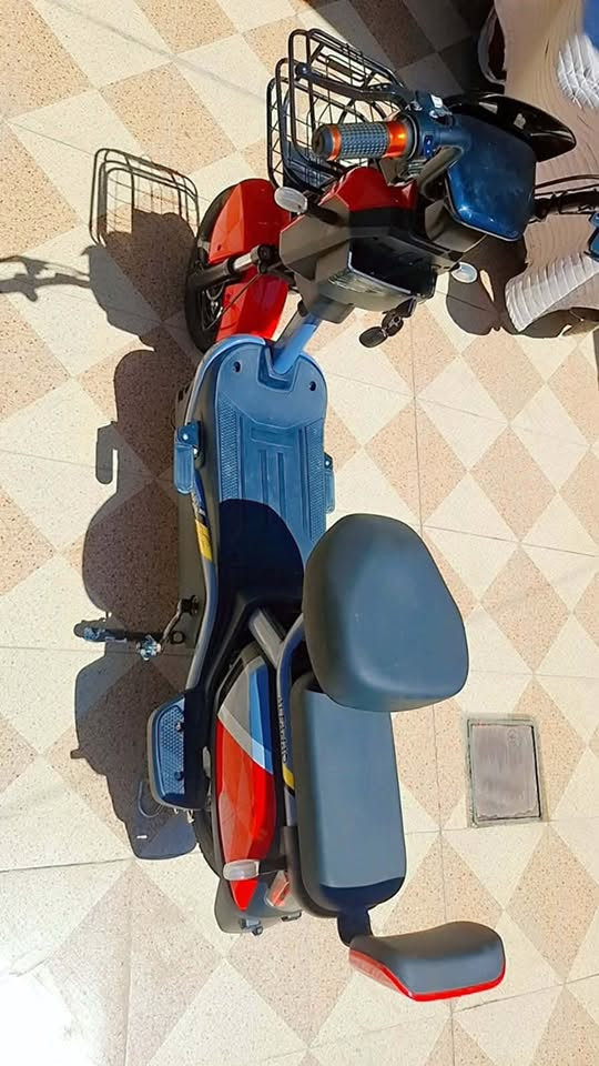 السلام عليكم دراجه شحن صارله  اسبوع من انفتحت من الكورتون جديده مثل ماواضح بالصور دبل سويج ودبل بصمه كله شغاله ماناقصه اي شي كفاله عامه مابيه برغي نقص.  عنوان /بابل -مسيب.  

(( سعر ٣٥٠ ))وبيه مجال  

اتصال فقط 

***********
