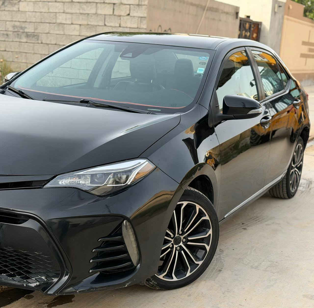 للبيع كورلا SE
2018
 السعر 120
 *********** 
 لون اسود 
تحكم ستيرن
شفتات بل استيرن 
تثبيت سرعة 
كاميرا خلفية 
 حجر رادار بلاد شركة
 ماشية 112 ميل حقيقي 
 تايرات وياله جديد  
بدون دواخل شرط 
بدون ايرباك 
صدر امامي خلفي جديد 
 كير مكينة بشرط
السونر بالمنشور
 رقم الشاصي
5YFBURHE4JP780447
  مكان السيارة ديالى خانقين
