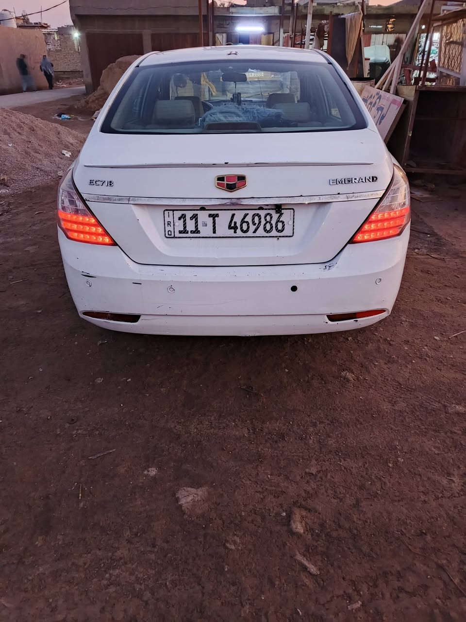 السلام عليكم ورحمة الله وبركاته 
بيع مستعجل 
امكراند موديل 13 مكينه وكير حداديه تبريد سياره جاهزة بيها جاملغ امامي امدل فقط رقم بغداد دولي شرط تحويل مكاني بغداد السعر 53 وبيها مجال تواصل عل واتساب *********** او انتصال تحياتي للجميع
