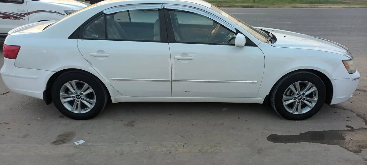 سوناتا امريكي موديل ٢٠٠٩بيهة قطعتين صبغ واسط  *********** السعر ١١٠ من طرف نورهان المندوبة
