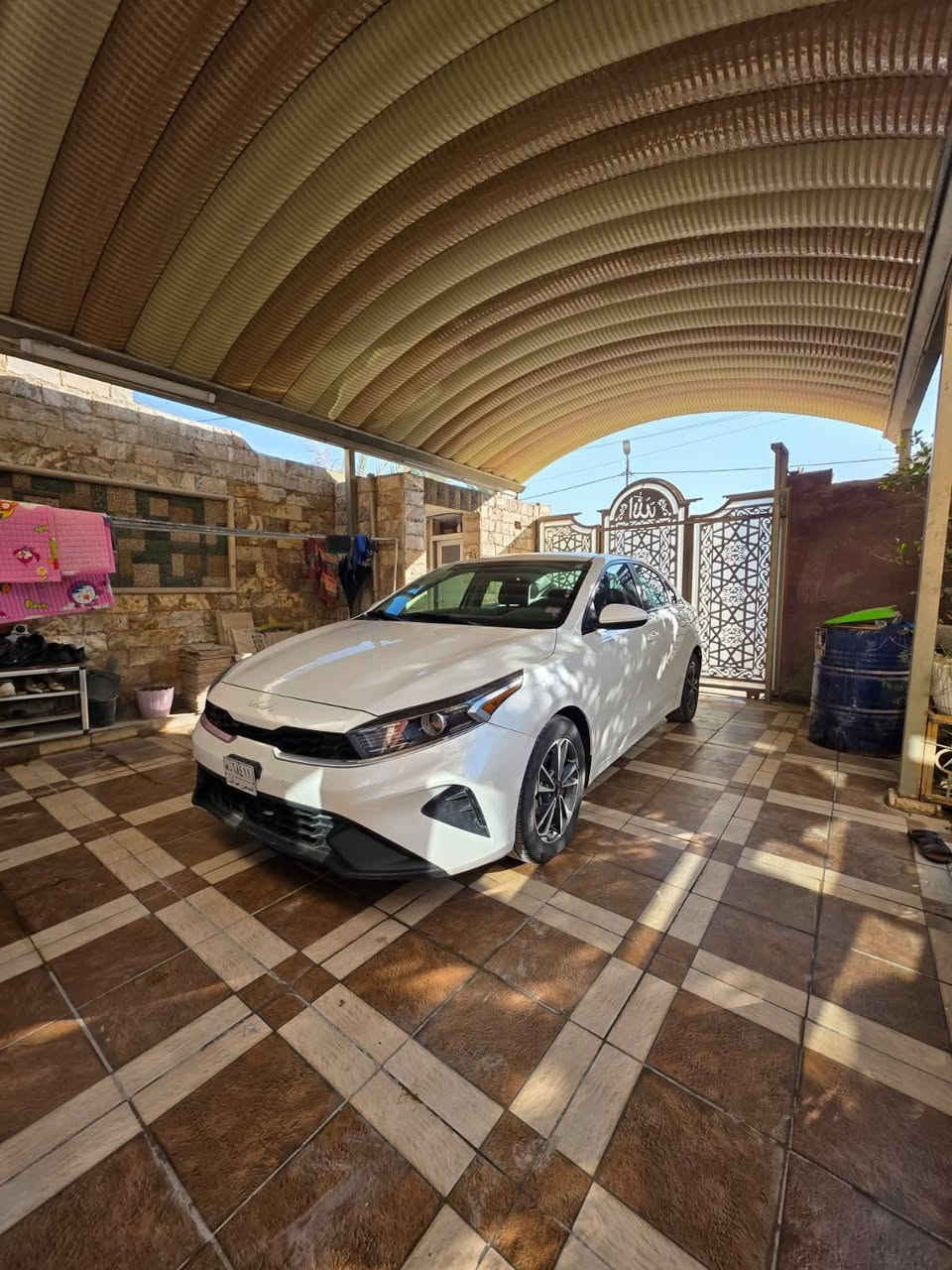 السلام عليكم 
فورتي 23
بدون صبغ وتبديل 
بدون ايرباك
مكانها بالحله
***********
