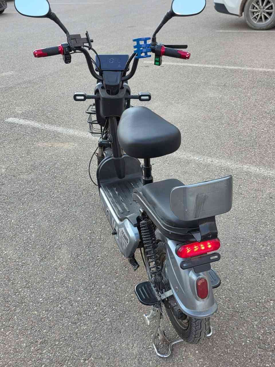 السلام عليكم
دراجه شحن 🛵🔋
📍استخدام شهر 
📍نمره 1 =25
📍نمره 2 =30
📍نمره 3 =52
📍نمره 4 =60
سرعه حقيقيه 35km ✅
📍مده شحن من 3-4 ساعات. 
سويج - بصمه -قفل. 
📍تشغيل عن بعد. 
📍بايدر مع ملحقاته. 
✔️سعر:٢٧٥💸
بيها مجال. 
واتساب 📞***********
