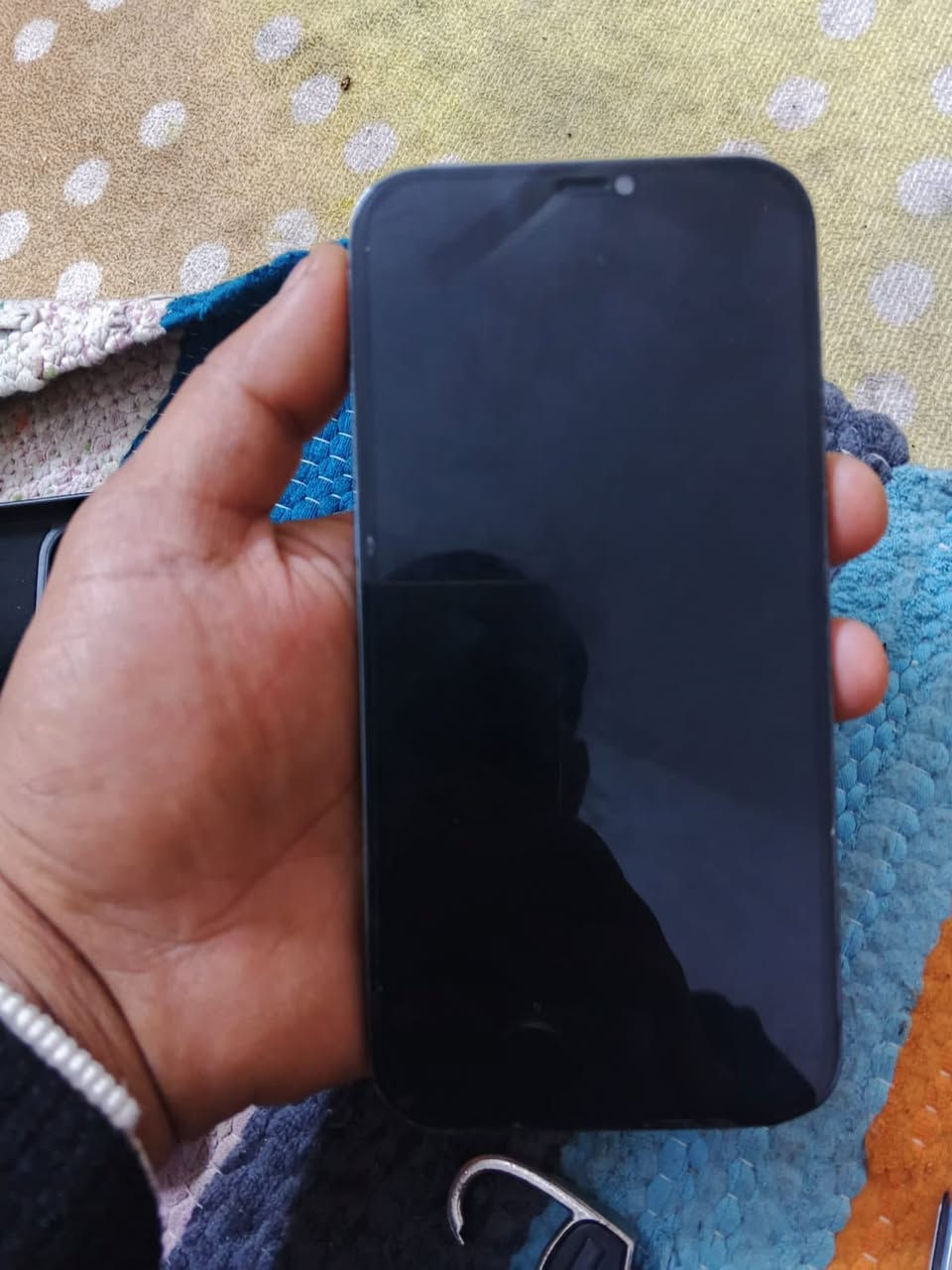 سلام عليكم شباب آيفون ١٢برو ماكس شرق وسط بطاريه٨٤تليفون كلش نضيف وحلو بي فقط فطر بل شاشه مامثر ولا مبين ألن شاد الزكه مضلل السعر ٤٥٠وبي مجال المكان بغدا. الحسينه مال معامل ***********
