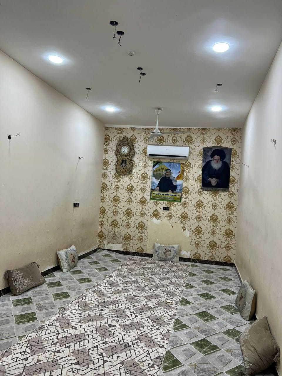 يالله
سلام عليكم بيت لبيع لبيت نظيف وبناء جديد وساس قوي طابق واحد كراج ودوانيه جبيره وغرفتين وصاله ومطبخ صحيات داخليه وخارجيه مساحه لبناء  ٢٠٠ بيتونه كبيره ستاره صطح كامل مابيه اي نقص لبيت طابو صرف عنوان لبيت طريق زديناويه منطقه لكناهره قريب ع شارع العام  ماي ومجاري وكهرباء لستفسار اكثر انتصل ع رقم الهاتف ***********

