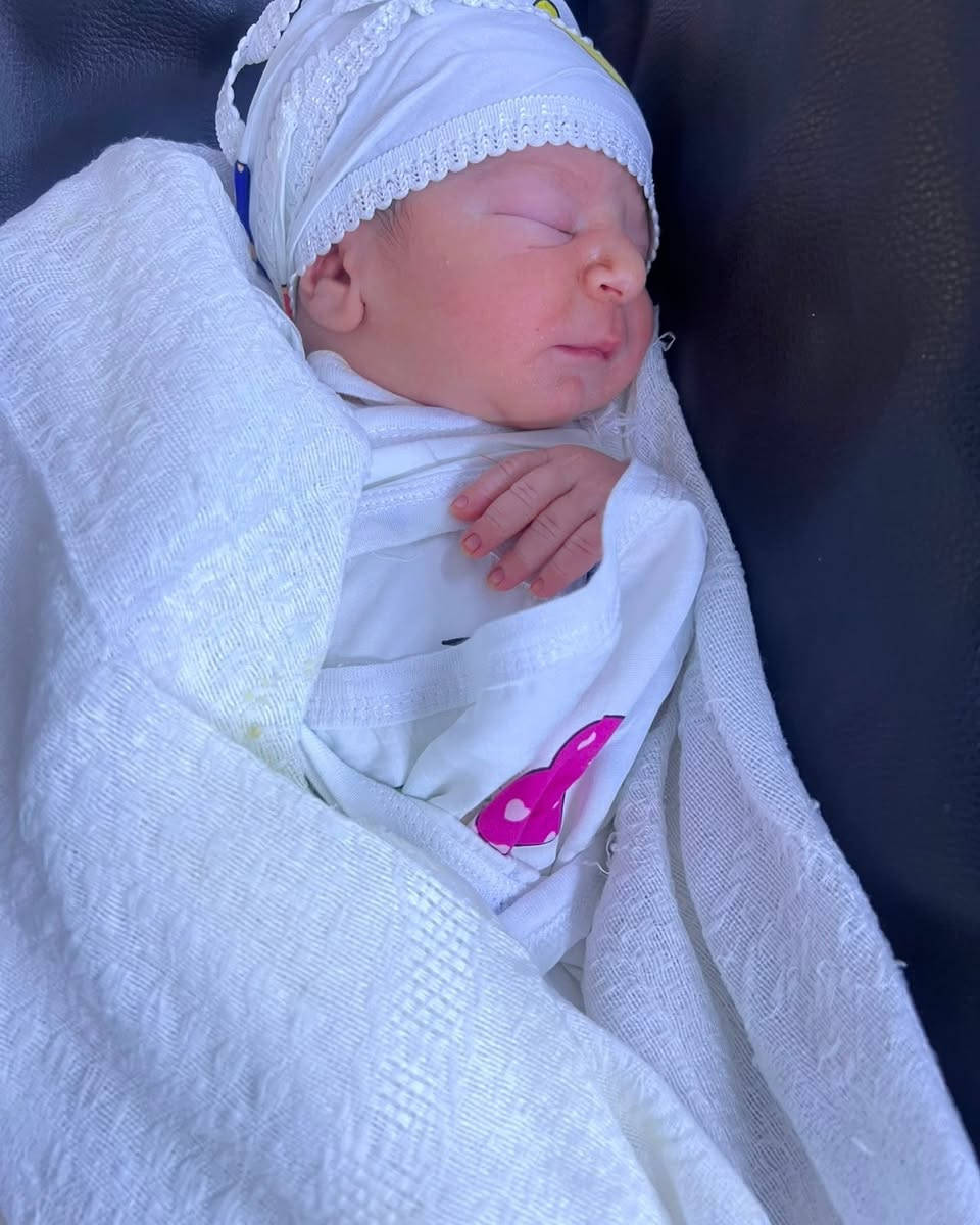 كل طفل تشوفي... كان يوم من الأيام حلم. ❤️
أكو عوائل انتظرت سنوات... وأكو ناس كانت تعتقد إن فرصتها بالحمل ضعيفة أو مستحيلة.
لكن الفرق بين الانتظار والأمل... هو اتخاذ خطوة.
إذا صار فترة تحاولين الحمل بدون نتيجة... أو عندج إجهاضات متكررة... أو فشل بمحاولات سابقة...
لا تخلي الوقت يمر بدون معرفة السبب الحقيقي.
كلما كان التشخيص أبكر، كانت فرص العلاج أفضل بإذن الله.
📩 راسلينا واحجزي استشارتج حتى نقيّم الحالة ونحدد الخطوة المناسبة إلج.
لا تؤجلي حلم الأمومة أكثر. 🌷


**إذا كنت صاحب هذا الإعلان وتريد حذفه لأي سبب، رجاءا أرسل رسالة إلى الدعم الفني**