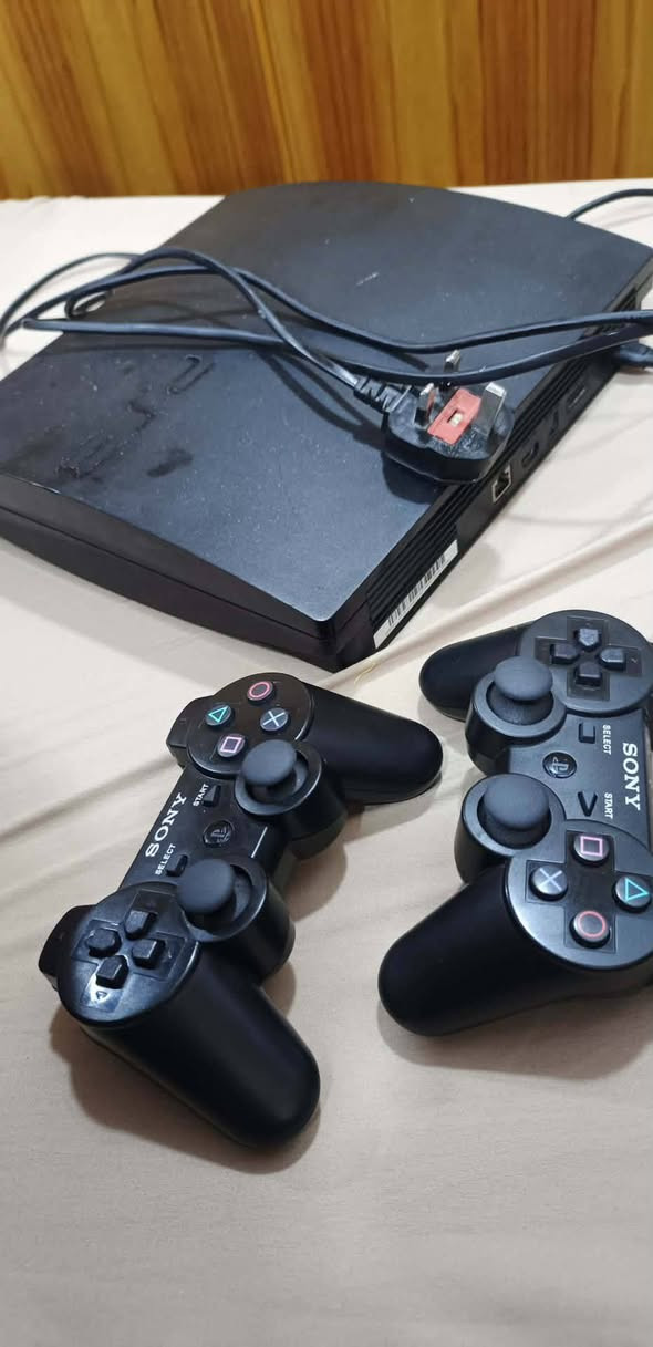 السلام عليكم بلي ثري سلم اخو الجديد جوستكات  مستخدمه اسبوع  مع هارد بي 60 لعبه كامل ملحقات نضافته 90/100 تريده مع الهارد لو.بدون بكيفك


**إذا كنت صاحب هذا الإعلان وتريد حذفه لأي سبب، رجاءا أرسل رسالة إلى الدعم الفني**