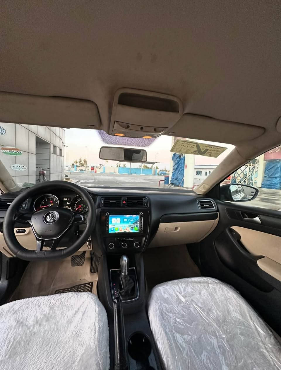 لە هەولێرم سحری ( ٨٨ وەرەقە )
***********
واتسئاپی لەسەرە

جیتا مۆدیل ٢٠١٥ خەلیجی شکل نوێ 
مەکینە ٢٠ خلیجی مەرخوب  نەکرایتەوە

٥ پارجە و پەلەیک بۆیاخە

گێر و مەکینە و تەقە و رەقەی بەشەرت 
سەنەوی هەزەی تازەیە  تا ٢٠٢٧ ب
سەیارەکە بێ مەسرەفە و هەموو گیانی بەشەرتە
٤ تایە و ویلی خاوێنی لەسەرە

مواسەفات خلیجی

سحری ٨٨ وەرەقە ومەجالێکی زۆر کەم *********** أربيل, العراق
