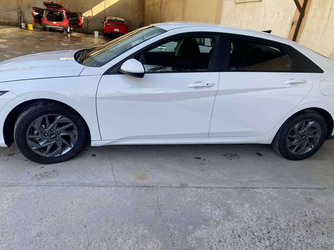 للبيع النترا  2024
ماشيه 41 
وارد امريكي حادثه بارد بالجاملغ الايمن والايسر 
محرك 2000 
بصمه
رادار امامي
رادار خلفي
رادار جانبي
شاشة متصل
كامرة دوارة
تحديد مسار
قيادة ذاتيه
توقف ذاتي 
سيارة جاهزة وكاملة بدون نقص
السعر 154 بيه مجال بسيط للاستفسار***********
