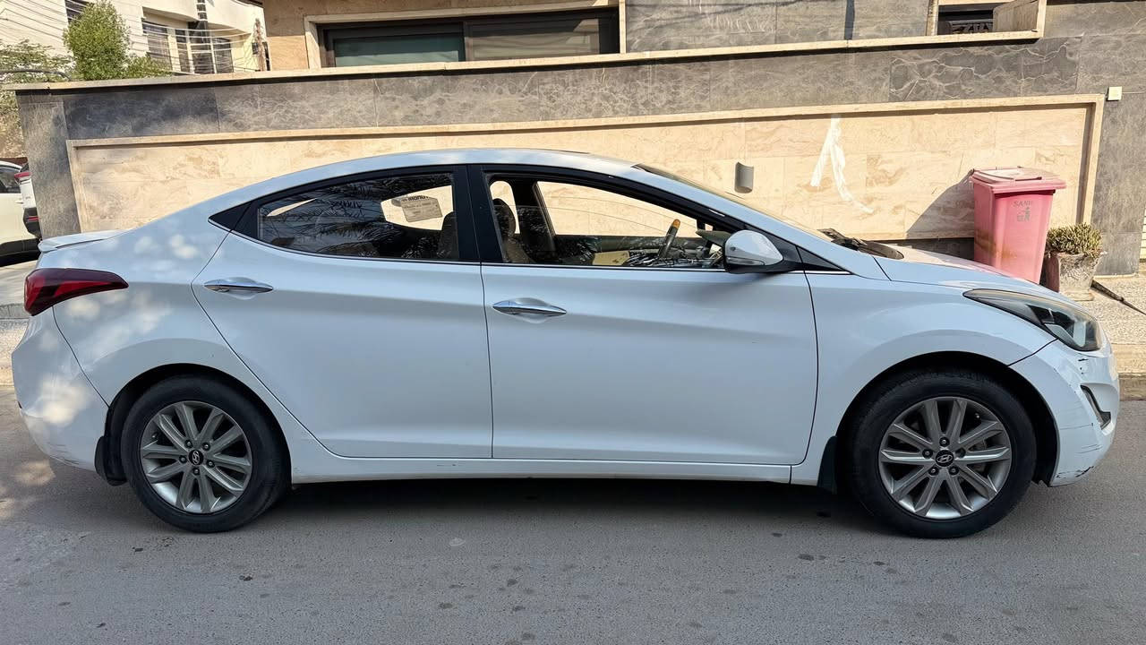 السلام عليكم  
النترا 2015 خليجي محرك 1800دوش فول مواصفات عدا البصمه رقم بغداد باسمي بيها جاملغ خلفي عكس السايق صبغ والجاملغ الثاني الخلفي موضح بالصور تخم تاير وباتري جدد تبريد تدفهه
سياره  ماشيه 169 km 
 السعر/ ١٣٣ وبيها مجال
***********
