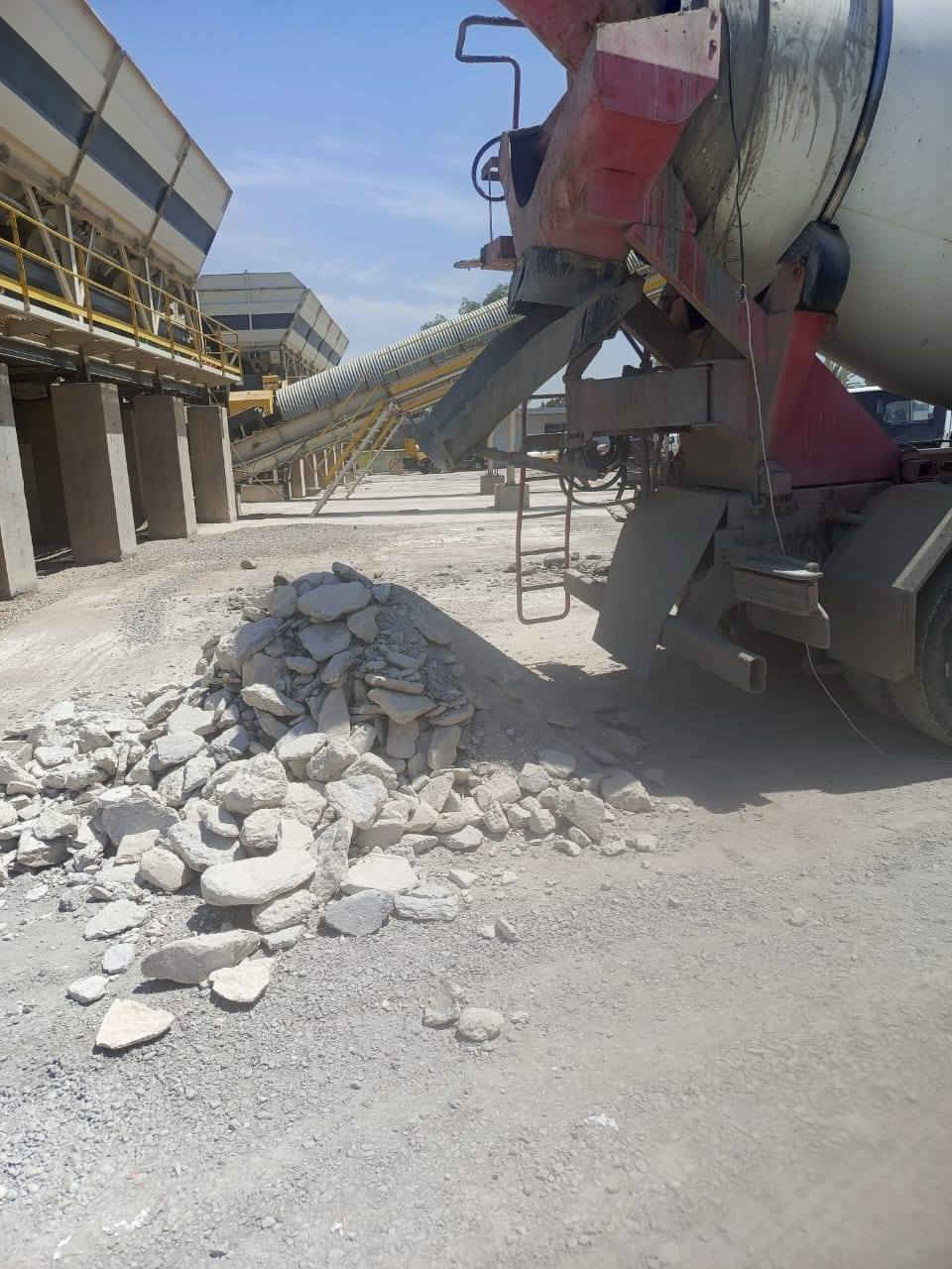 إني اشتغل التكليس الكونكريت لي بل خباطات ومكفول من الرصعات واشتغل تنضيف بواري البمات ولسرندرات ***********
