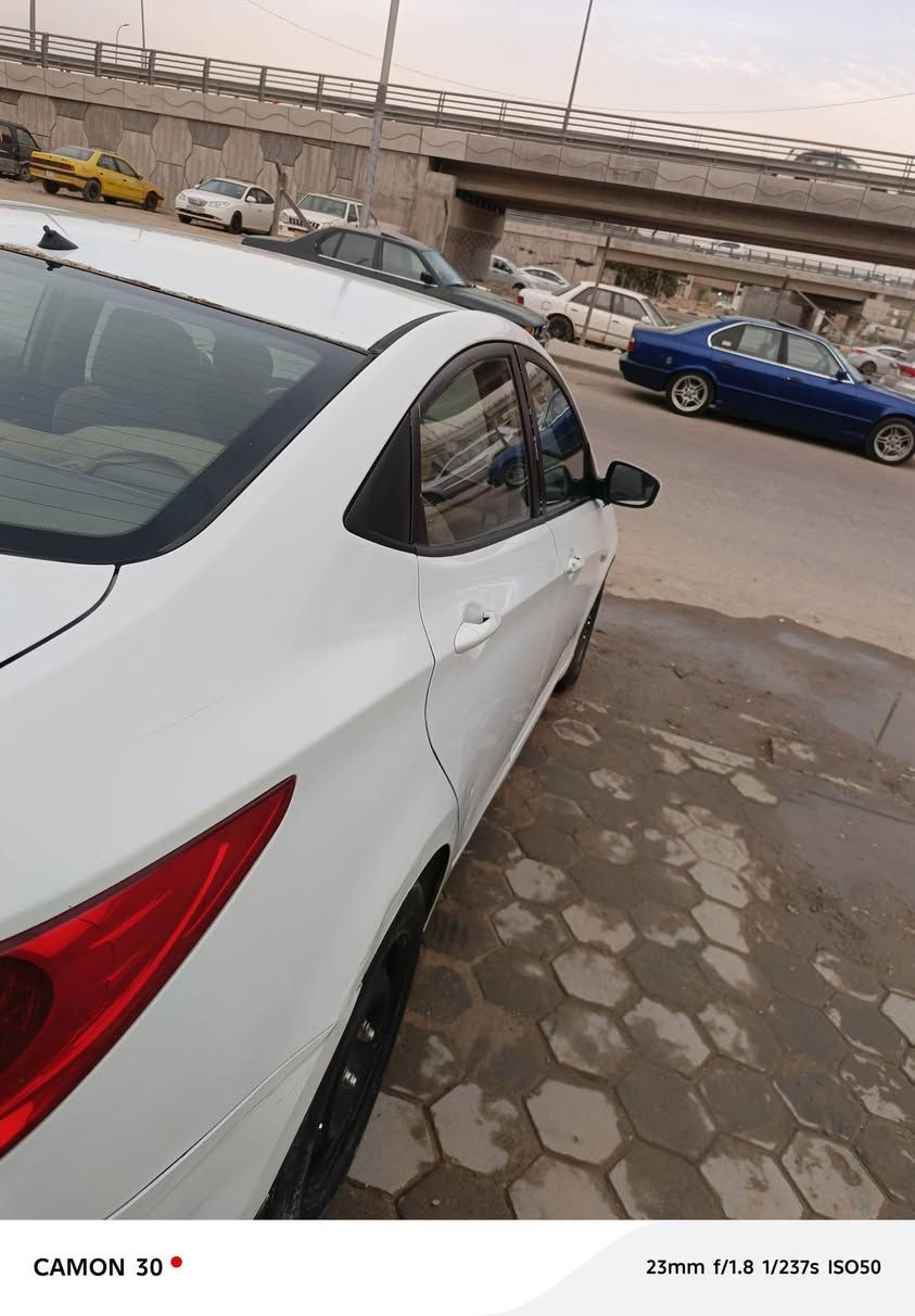 @الجميع السلام عليكم اكسنت موديل 13 
سياره جاهزه مابيه نقص كير ومكينه وحداديه وتبريد كله مكفوال كير عادي 7نمر وي ال بك رياضي مكينه 1600
سياره بيه قطعتين  تبديل وباقي السياره سليمه سنويه لل 28نافذه لل بيع فقط مكان السياره نجف التواصل عل رقم ***********  سعر 72وبيه مجال بصيط حك الجيه
