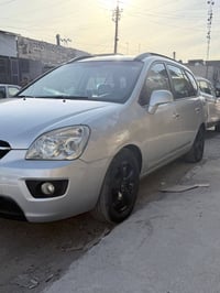كيا راندو موديل 2008 سبعه راكب  مكينه 6 بلاد مفتوحه رقم بغداد رقم جديد...