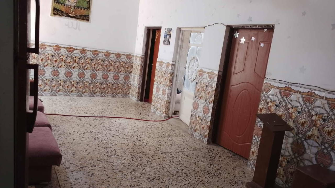 {{ ✨ #يعلن #مكتب #عقارات #اليسر ✨ }}
دار للايجار .. المساحه :225 
ايجاره 200 الف 
محتويات البيت غرفتين وصاله وستقبال ومطبخ وحمام تواليت خارجي وداخلي
 الموقع شارع المطار  قرب معرض النجف الدولي.... للاستفسار *********** 
امانه كلوله من طرف علي علي مكتب /م
