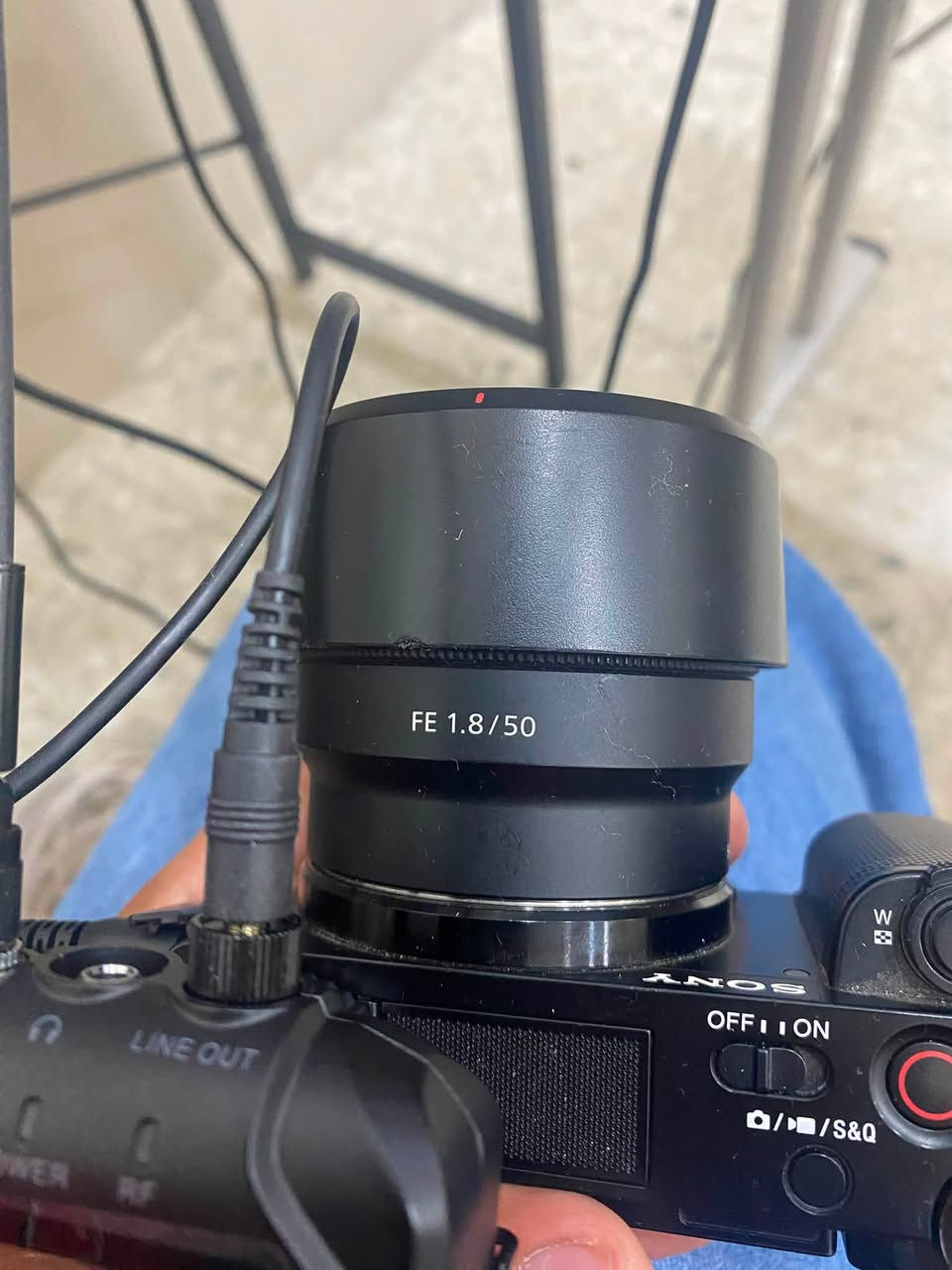 السلام عليكم Sony zv-e10 الاصدار الاول
قطعتين عدد الشتر مذكور بيع مستعجل 
وياها بطارياته و عدسه الكت 
السعر لل وحده ٧٠٠ وبي مجال  
كمبل ويبل اس نضيف ٨٠٪؜ ب ٢٠٠وبي مجال 
عدسه ٣٠mm f1.4 350 بيه مجال 
المهتم يتصل ***********
بغداد الكرخ تريد توصيل موجود بس تدفع ٣٠٪؜من سعرهم 
(يفضل تجيني للبيت )
