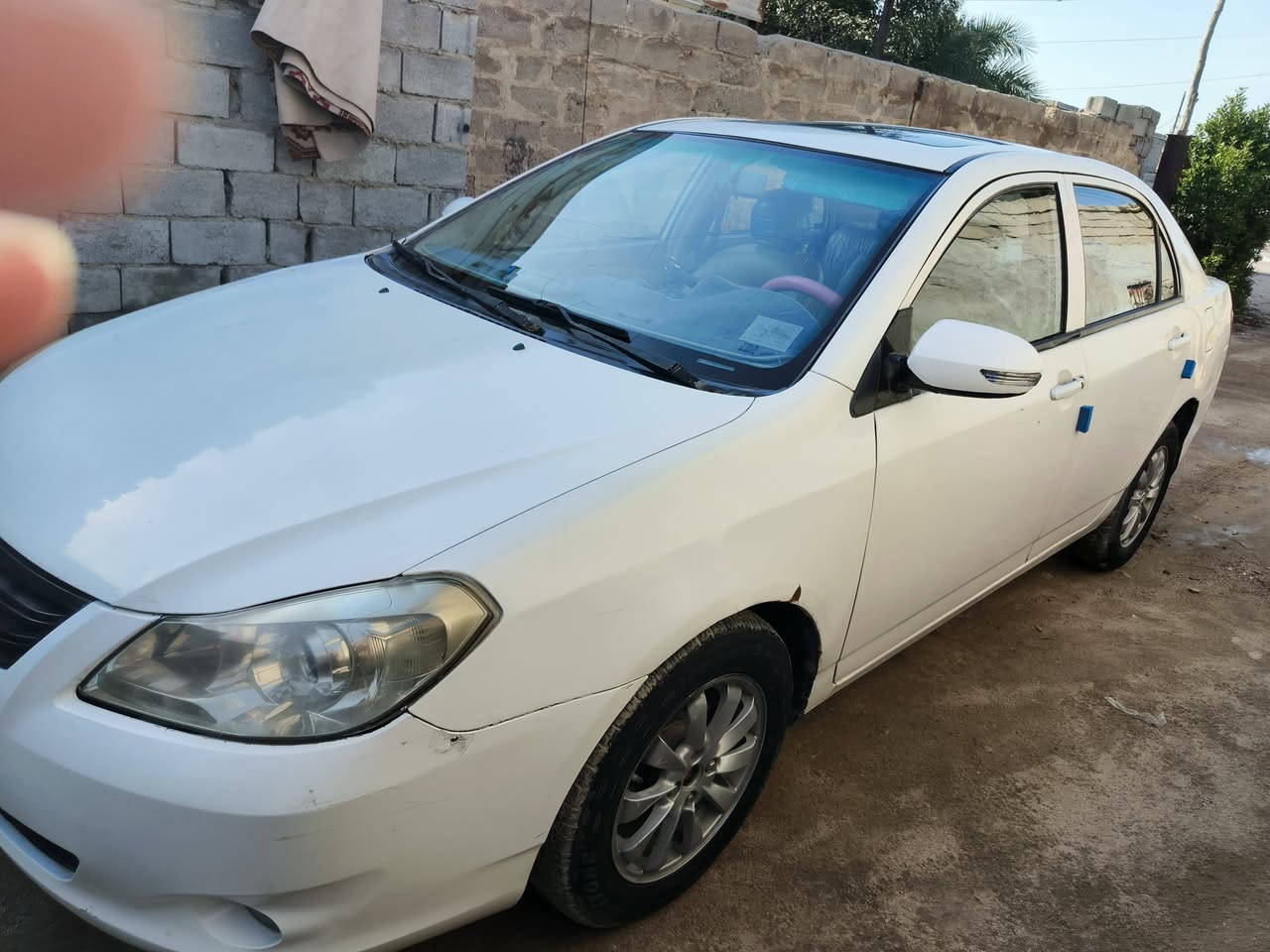 السلام عليكم بي واي دي للبيع موديل 2016 كير ومكينه كارتون تبريد شقال حداديه 90%100 بس لدران شفت تعبان 
سنويه منتهيه 2021 عليه غرامات كلشي يطيح من سعره علمن لسياره براء ذمه ومخلصه حره / السعر 48 وبيه مجال 
العنوان البصره الزبير/ رقم الهاتف ***********
