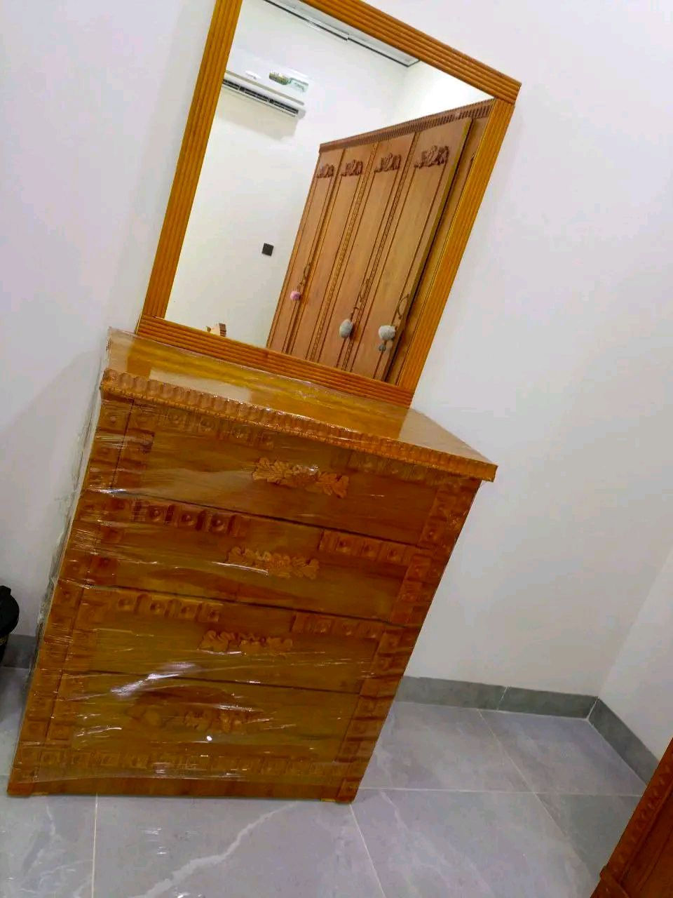 يمنا بسس بسعر جديد 65 مع توصيل مجاني لي بيتكم يصلكم بل ليلون جديد ما مستعمل... خشب عراقي صاج.. 
  حجمها.. 80 طول جكامح 
............ 80عرض
........... 90 مراياااا..... موصل فقط..... 🤎🔥


**إذا كنت صاحب هذا الإعلان وتريد حذفه لأي سبب، رجاءا أرسل رسالة إلى الدعم الفني**