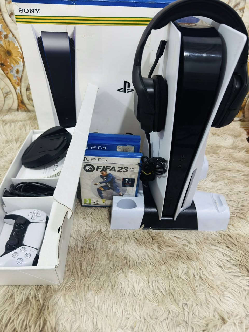 بلي فايف فات اخو الجديد شرط الفحص والضمان لووك ستيكر مع 3 اقراص واستان تبريد بلي وشحن يدات وسماعه العاب اصليه وقاعده مثل نا موضح بالصور كل ذني ب 665 مكاني بصره رقم الهاتف /***********
