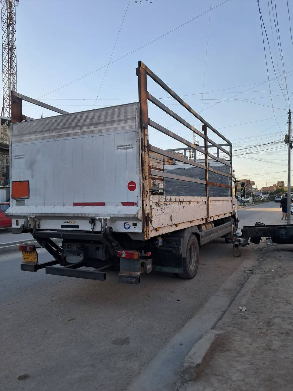 السلام عليكم اتيكو للبيع شمعه دبل قمارة دبل مناميه جام كهربائي كير 100 فقسه هاف وقفل سرعه 6 بستم 8 برغي موديل 2003 تايرات 22.5 بدي قطعتين باب جك مكفوله كفاله عامه رقم سليمانيه تستلم مني رقم الجديد مجموعه أكتروس امامي خلفي جوبلس قامه مكاني بغداد الشعب للاستفسار ***********\***********
