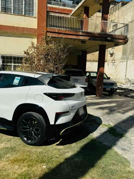 الموديل /2024

العداد / 33 الف كيلو متر 

----------------

المواصفات :

* المحرك 4 سلندر تيربو 1.5 

* العزم 300 ن.م

* الكير اوتوماتيكي من 7 سرعات

*كامرة 360

* دفع امامي

* وسائد هوائية امامية + امامية جانبيه

* نظام قياس ضغط الإطارات

* نظام مانع انغلاق المكابح

* توزيع قوة المكابح الكترونيا

* نظام التحكم بالثبات

* نظام المساعدة على صعود المنحدرات

* نظام التحكم بالالتصاق الناتج عن الجر

* مساعد فرملة

* مكابح توقف كهربائية

* خاصيه التوقف المؤقت

* نظام المساعدة على نزول المنحدرات

* حساسات خلفية

* كاميرا خلفية

* حجم الجنوط 19 انش

* فتحة سقف

* انوار امامية LED

* انوار امامية أوتوماتيكية

* انوار نهارية LED

* انوار ضباب خلفية

* مرايا جانبية كهربائية مع إشارات

* تسخين مرايا جانبية

* مخرجين للعادم

* القوة المساعدة لحركة المقود كهربائية

* تحكم بوضعية المقود يدوي

* مقود جلد

* نظام دخول عن بعد مع تشغيل بضغطه زر

* مثبت سرعة

* شاشة معلومات الرحلة 10.3 انش

* مقاعد جلد

* تهوية المقاعد الامامية

* مسند يد وسطي للمقاعد الخلفية

* مكيف الكتروني

* منطقة تكييف واحدة

* مخرج مكيف خلفي

* ثلاجة بالمسند الوسطي

* شاشة 10.3 انش تعمل باللمس

* نظام الأوامر الصوتية

* عدد 6 سماعات

* بلوتوث / راديو

* 3 مد

اخل USB

*اصطفاف ذاتي(اوتو بارك)

*خاصية تحريك السيارة بالريمونت

ضمان خمس سنين شركة البخيت

((السعر ٢٨ مليون وبي مجال)) 

للتواصل  ***********
