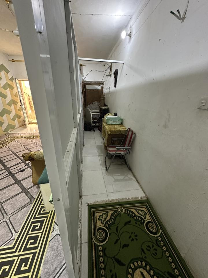 السلام عليكم . بيت للبيع مساحة البيت ٨٨ متر طابو صرف الموقع .التحرير . دور الضباط الثانيه موقعه يخبل يبـعـد عـن شارع الحولي ١٠٠ متر وكلشي موضح بلفيدو البيت بأسمي شوكت ميعجبك تحوله اني حاضر اي تفاصيل تريدها بعد اتصل وتدلل /***********
