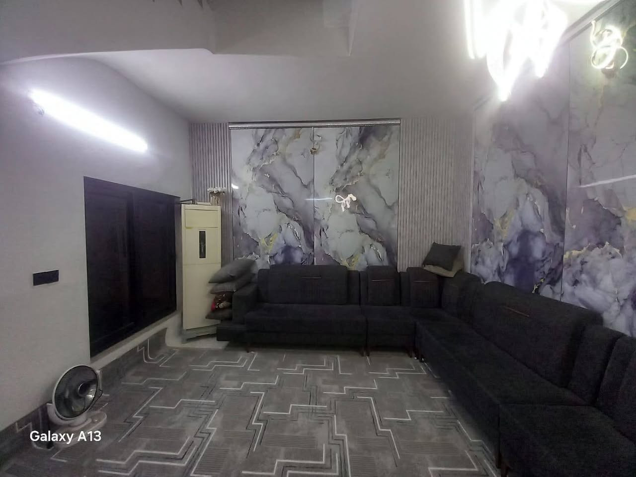 #دار للبيع:--#مساحة 240 م
#موقع:--بنجاعلي قرب مسبح بابا كركر 
............... 
فرع عشرون متر
#بناء نظيف
مساحة حديقة 80م 
................ 
محتويات 
 /غرفة نوم+مطبخ+هول +استقبال +صحيات 
كراج 
طابق ثاني نفس تصميم
.............................. 
سعر 75مليون مجال
.............................. 
للاستفسار اتصال عالرقم
 ***********
***********
راجع مكتب عقارات اسيا
عنوان مكتب سايدين قادسية
