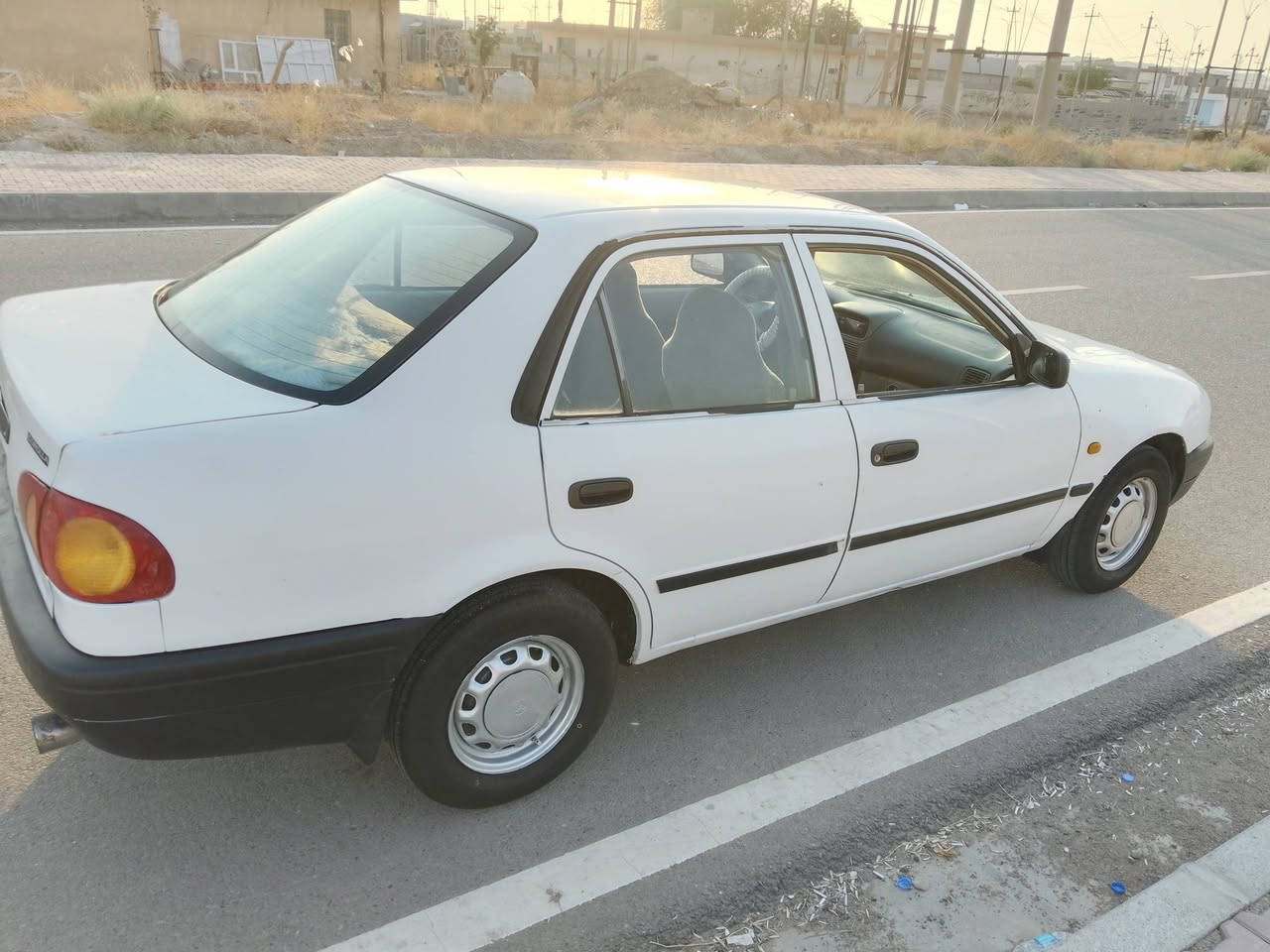 لبيع... سلام عليكم كورلا ام عيون موديل 1998سياره جديد كير ومكينه جديد سعر (48) بيه مجال ***********
