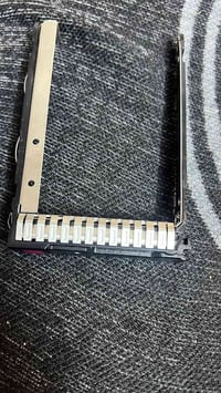 عندي 25 قطع الي يخدمنة يخلي سعر  07710025389