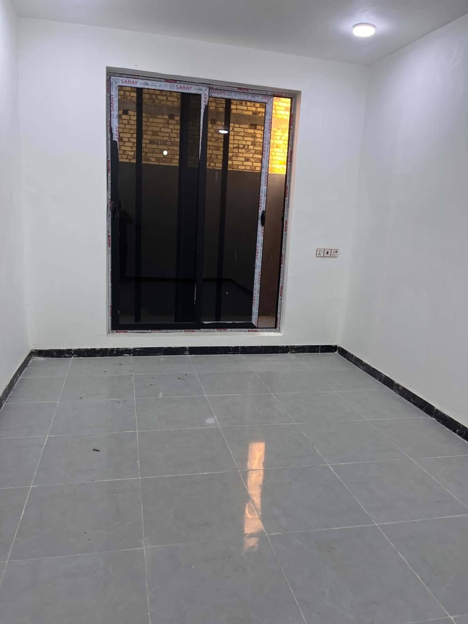 عدنا بيت للبيع بام طباشي بناء ٢٠٢٦. مساحتة ١٩٠ م
بناء طابقين الطابق الأول غرفة وحدة وصالة ومطبخ واستقبال وصحياة وطارمة وحديقة صغيرة  وصحياة خارجيةالطابق الثاني ٣ غرف نوم وصالة وصحياة بناء كلة حديث وبيبان وشبابيك كلة المنيوم والداخلية بيبان تركي للاستفسار الاتصال ع ***********

