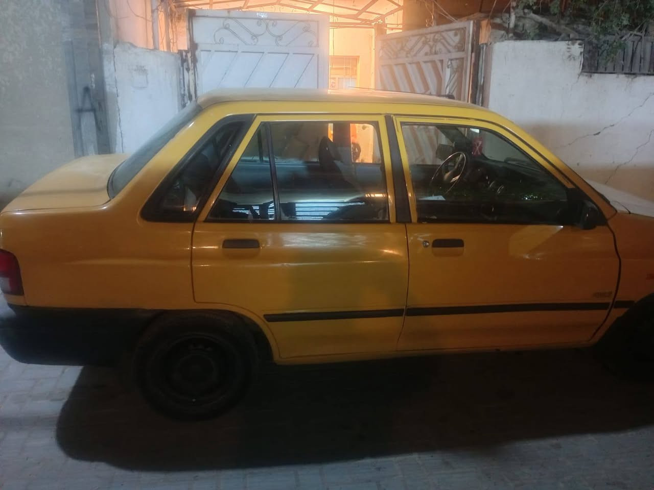 السلام عليكم سياره سايبه نضيفه بمعنه الكلمه ماخذها قبل سبوع وهسه اعتازيت وريد ابيعها شاهد الله سياره 2011 نفخ كلها جديده ماعده الشاصي اليمن بي فطر زغير تحويل ثانيوم مصفر هيئه وغرامات غير متواجد عل فيس العنوان بغداد الحريه الرقم *********** غير متواجد عل فيس المو شراي لتعبني رايدها ب26 وبيها مجال
