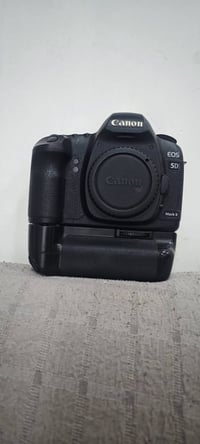 كانون d5 مارك 2 جنطه +حافض كامره  +كرب سعر 375 قفل  07805161710
