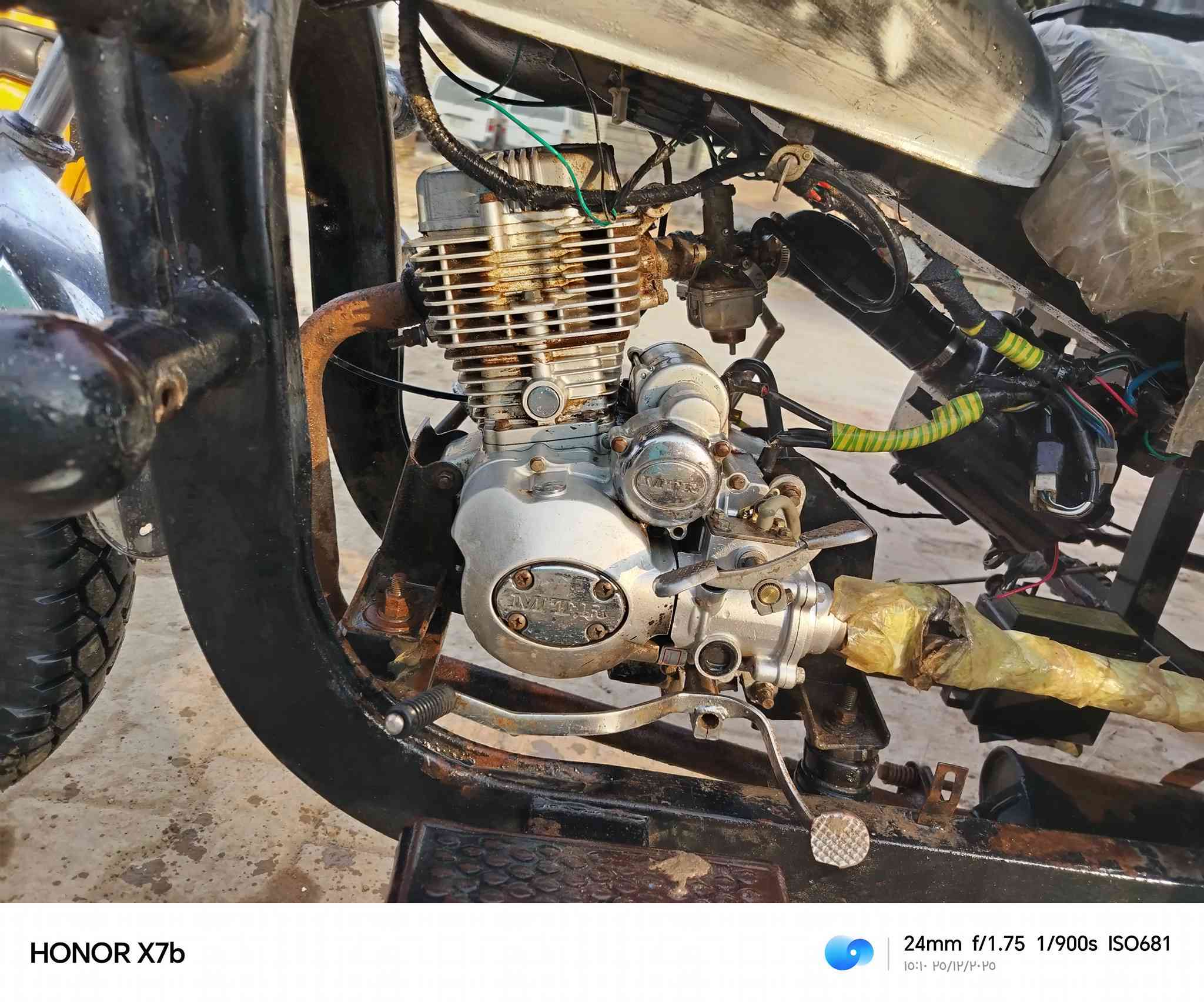 سلام عليكم لبيع ام تي ار اوراق كامله موديل 2014مكينه خير من الله اكسن جمره  تايرات جدد بدي ملكطه خياست شاصي مكفول سعر700وبيه مجال بسبط مكاني بغداد النهروان  ***********
