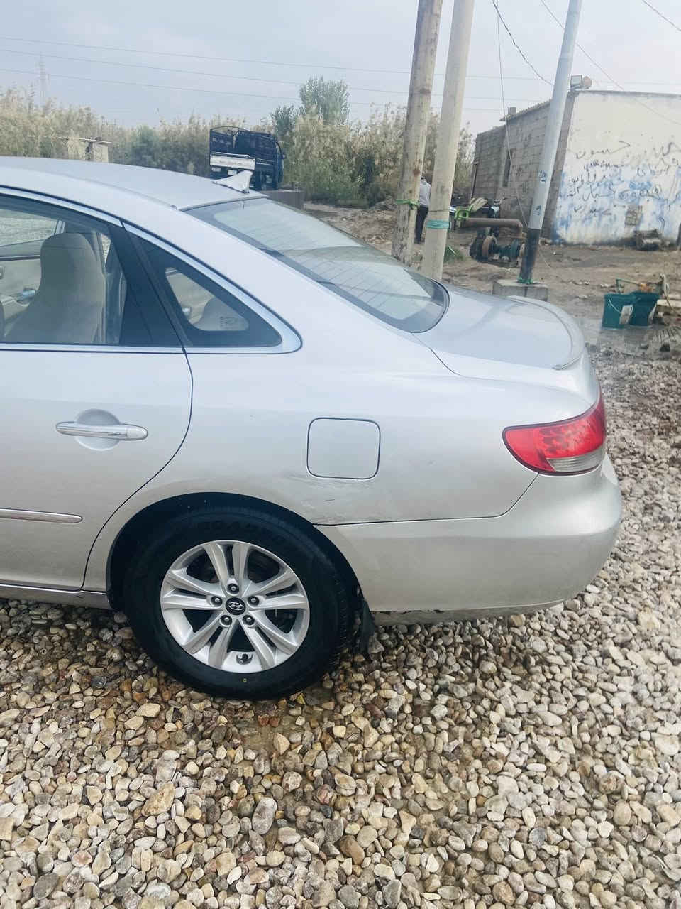 السلام عليكم احبتي
ازيرا للبيع موديل 2008 خليجي 

بسمي رقم بغداد مكينه 2700 الاقتصادي 

سياره مكفوله من الضربه والتبديل والصبغ

محرك جديد كير جديد تخم تاير ويل جديد 

السياره بيها بس باردات فقط حداديه جديده

سنويه لل27 السعر 95 وبيها مجال بيع 

مستعجل (ملاحظه واذا اكو مراوس عادي  )

للاستفسار الاتصال على الرقم *********** 

مكان السياره ذي قار قضاء قلعة سكر
