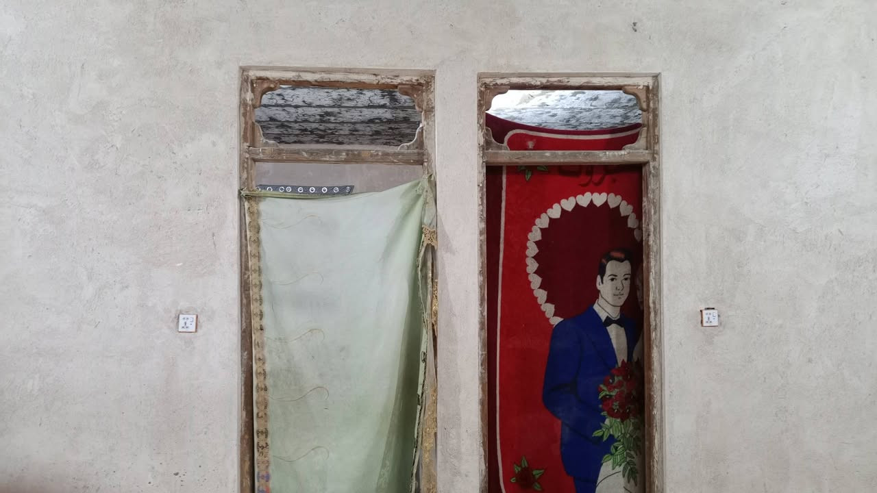 السلام عليكم بيت بالعباسيه للبيع 250 متر غرفتين وصاله ومكشوفه واستقبال وطرمه للاستفسار اكثر الاتصال على الرقم ‏‪***********‬‏
