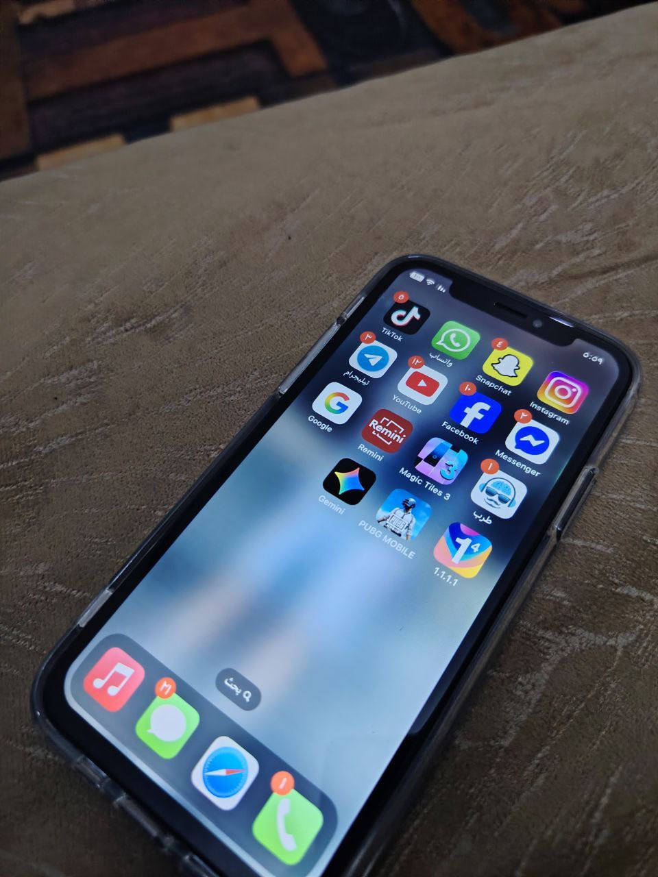 السلام عليكم ايفون xمحور ١٢برو مراوس بماكس شعدك نزل ذاكره ٦٤بطاريه ١٠٠فقط مبدل بطاريه اصليه ***********
