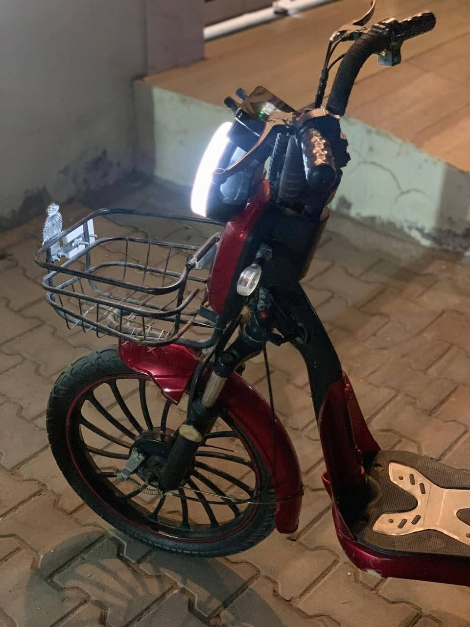 🔥 للبيع دراجة كهربائية شحن 🔥
🚲 النوع: ريان حجم 20

🎨 اللون: أحمر 

🔋 بطاريات نظيفات وجدد تطول عدك 

💡 لايت عالي وناصي اشاير كله شغال 

🧺 سلة أمامية

👌 شغال بلوتوث 

✅ نظام 4 سرع بسرعه 99 

📍 الدراجة نظيفة وجاهزة للاستخدام متحتاج شيء 

📍مكاني نجف شارع كميل ابن زياد 

💰 السعر: (300 وبيه مجال)

📞 للتواصل: ( *********** )
