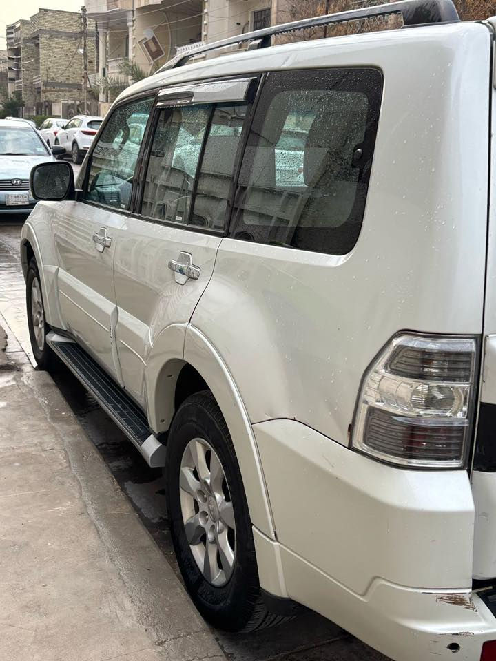 🔹باجيرو نص حبتور الموديل: ٢٠١٦
🔹 الفئة: GLS
السعر ١٦٥ $ 
🔹 المحرّك: 6 سلندر –3.5  لتر
🔹 كير: أوتوماتيك
🔹 الدفع: فورويل (دفع رباعي حقيقي)
🔹 عدد الركّاب: 7 مقاعد
🔹 الوقود: بنزين
🔹 اللون الخارجي: ابيض
🔹 الداخلية:مخمل مدرشم جلد
🔹 العداد: ماشي 155.000km

✨ المواصفات:
 • شاشة لمس
 • كاميرا رجوع
 • GPS
 • تبريد ثنائي
 • حساسات خلفية
 • جنطات وكالة
 • إيرباجات أمامي وجانبي
 • ABS و EBD
 • شبابيك ومرايا كهرباء
بيها جانلغ ايمن القرن صبغ  فقط
والباب الخلفي طخه خفيفة ما مصلح على وضعه 
للتواصل على الرقم 
***********
