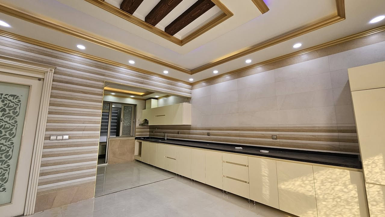 🏠 Cozy  4+1 house for Rent in Erbil,  32 park 🌳

📍 Location: 100m road
🛋️ unfurnished 
200m
🏢 2  floor  
💡 24/7 electricity and water supply
💰 Price: 900$ /month
📅 Terms: 2 month advance payment + 1 month deposit
💼 Brokerage fee: Half month's rent

📱 WhatsApp me at *********** to schedule a visit or ask questions.

#ErbilApartments #erbil
