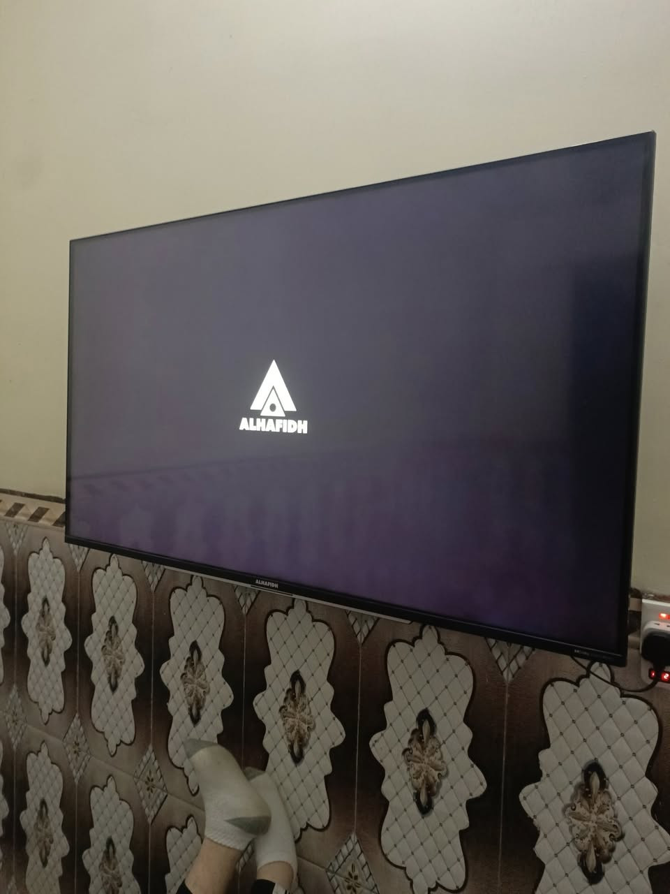 السلام عليكم شاشه الحافظ حجم 55 جديد مستخدمة قليل السعر 400 وبيهة مجال قليل مكان العبيدي هاتف ***********
